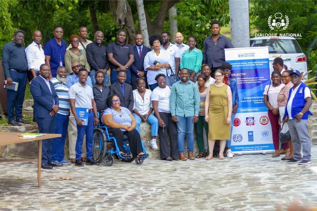Photo de groupe du Dialogue National